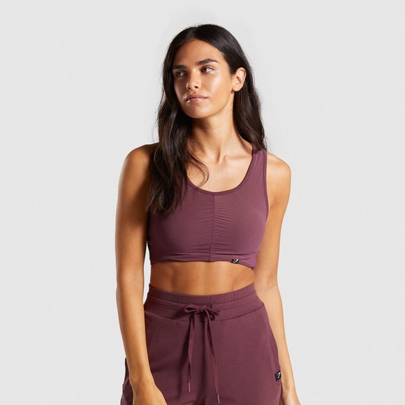 🦈 GYMSHARK Aura Sports Bra in Maroon - Picture 1 of 2